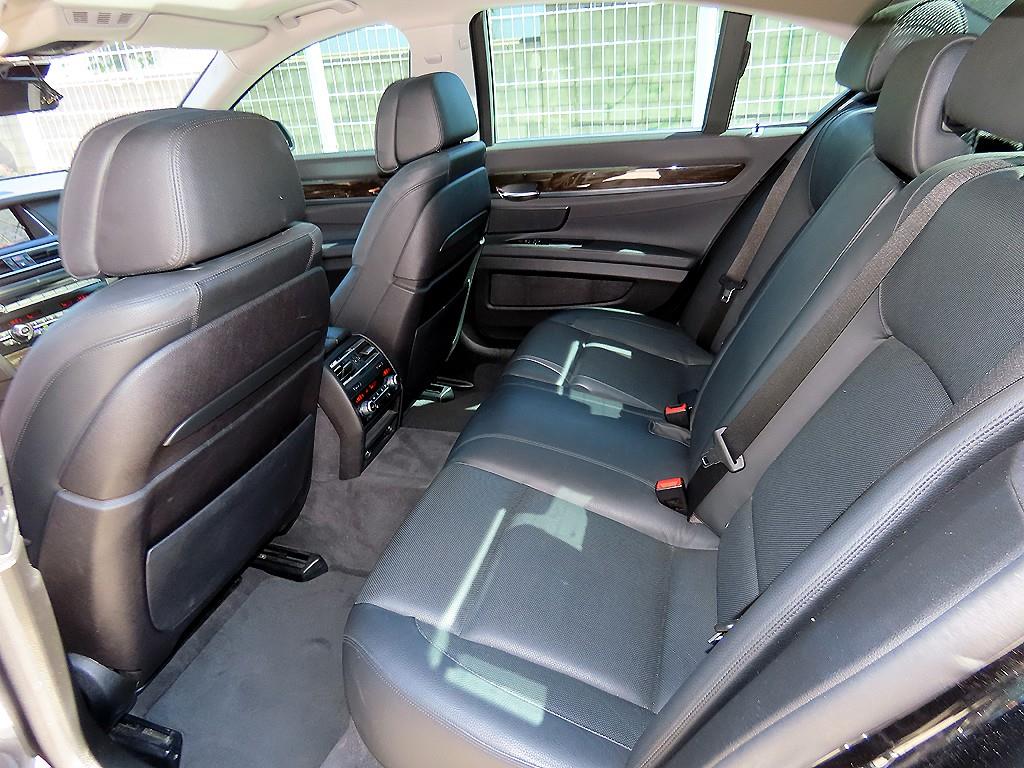BMW 7-Series — photo 06