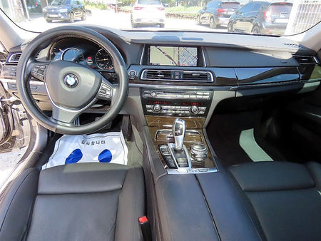 BMW 7-Series — photo 07