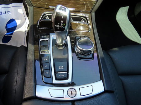 BMW 7-Series — photo 11