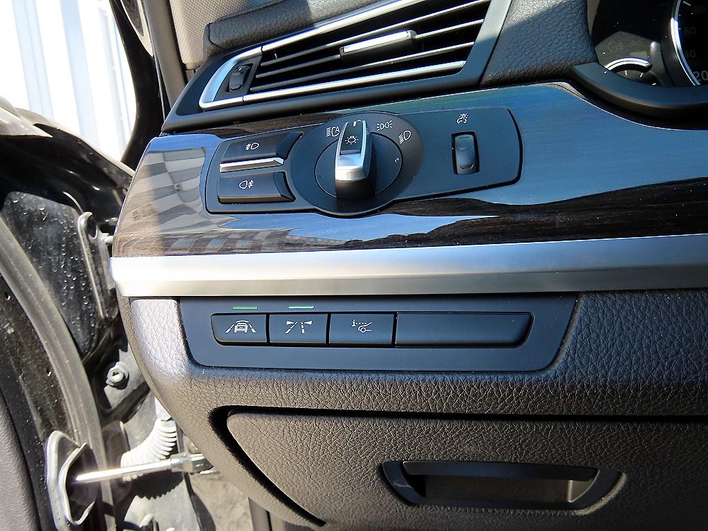 BMW 7-Series — photo 13