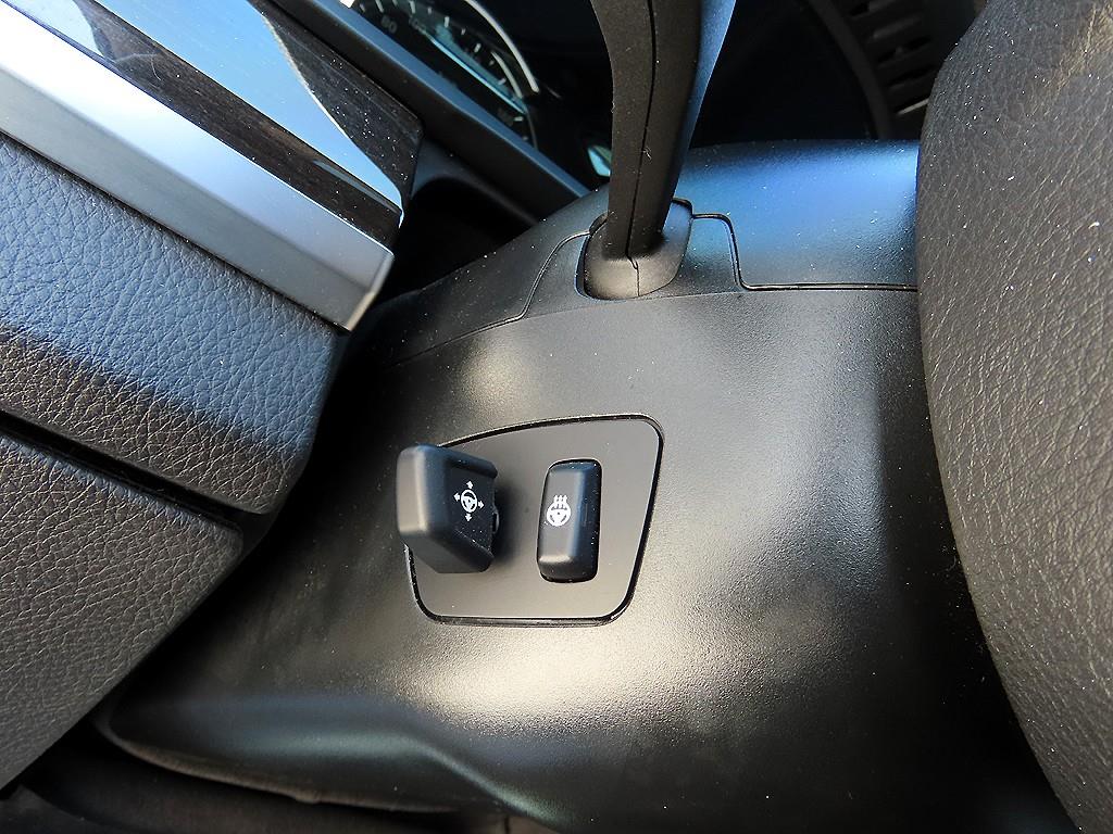 BMW 7-Series — photo 14