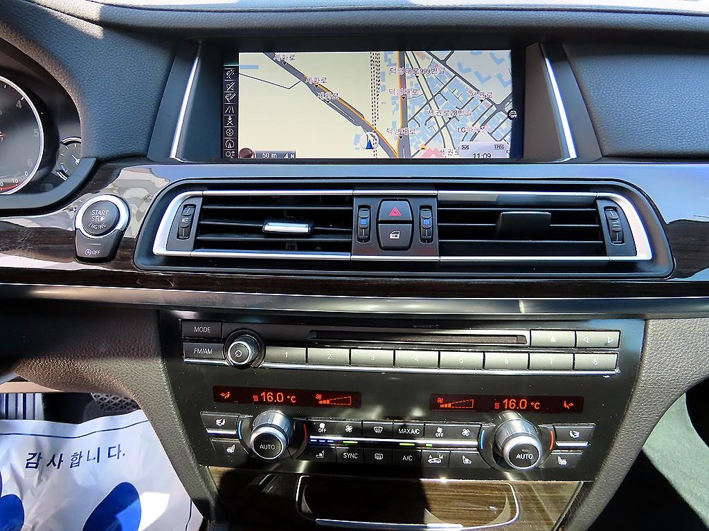 BMW 7-Series — photo 15