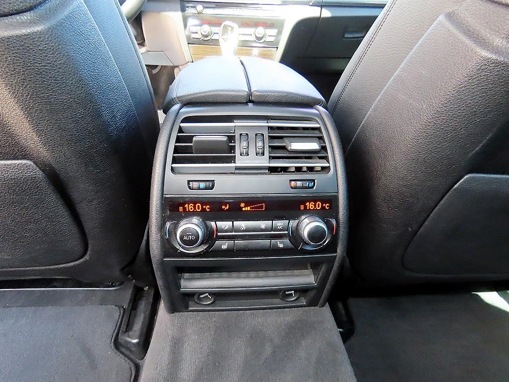BMW 7-Series — photo 16