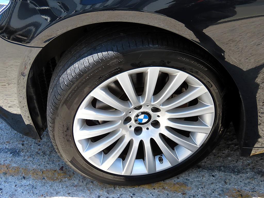 BMW 7-Series — photo 20