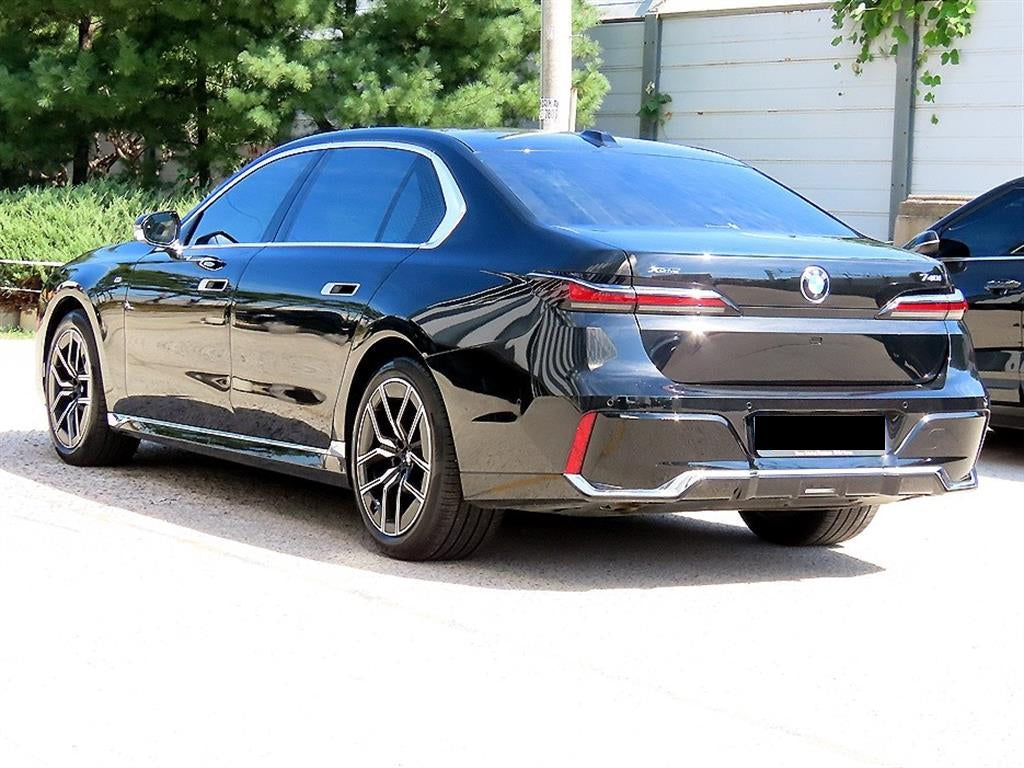 BMW 7-Series — photo 03