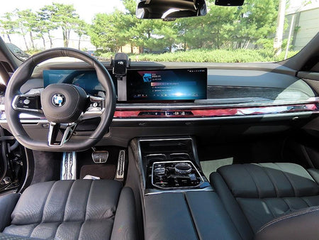 BMW 7-Series — photo 07