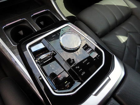 BMW 7-Series — photo 11