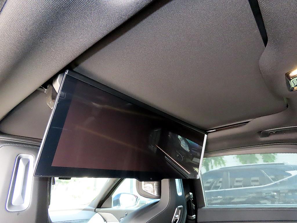 BMW 7-Series — photo 15