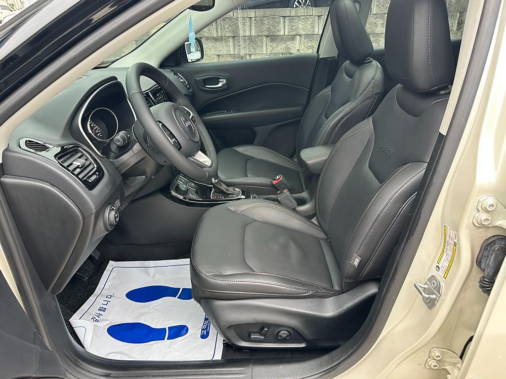 Jeep Compass — photo 05
