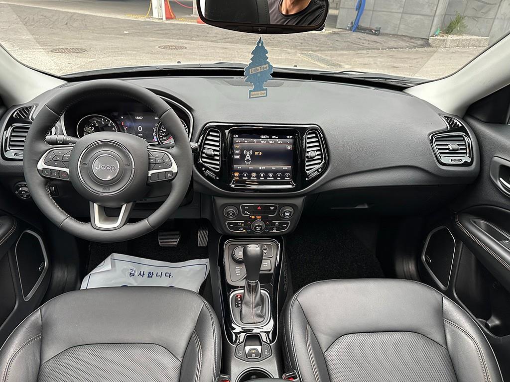 Jeep Compass — photo 09