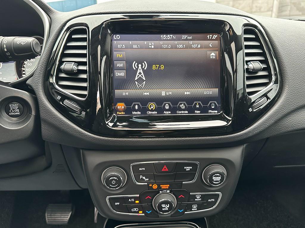 Jeep Compass — photo 10