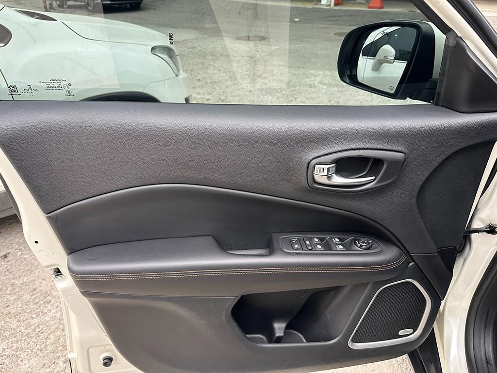 Jeep Compass — photo 13