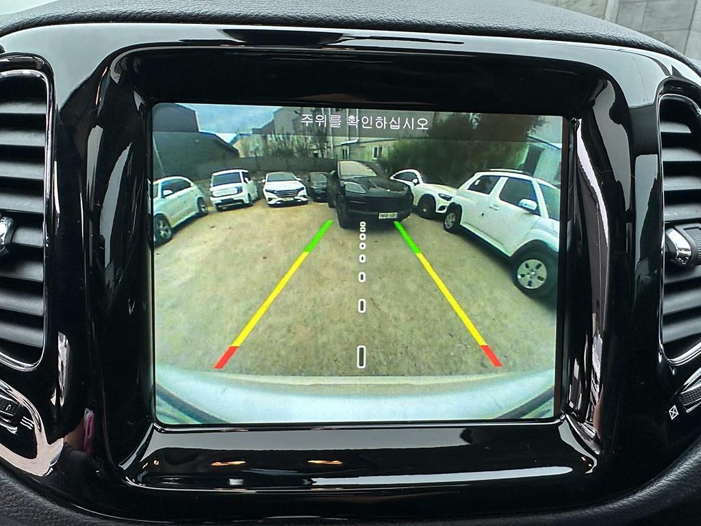 Jeep Compass — photo 16