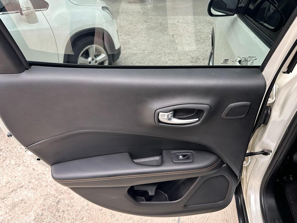 Jeep Compass — photo 17