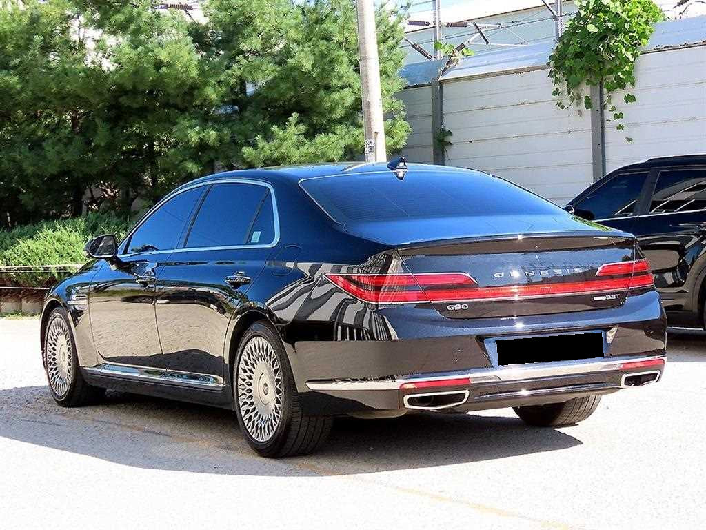 Genesis G90 — photo 03