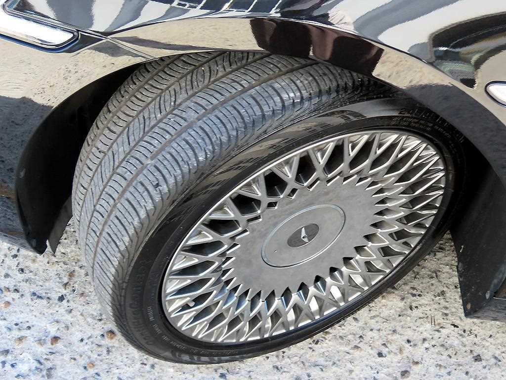 Genesis G90 — photo 20