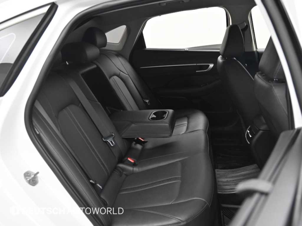 Hyundai Sonata — photo 12
