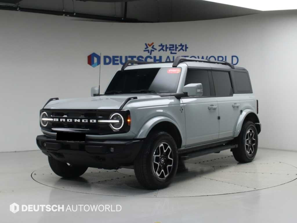 Ford Bronco — photo 01