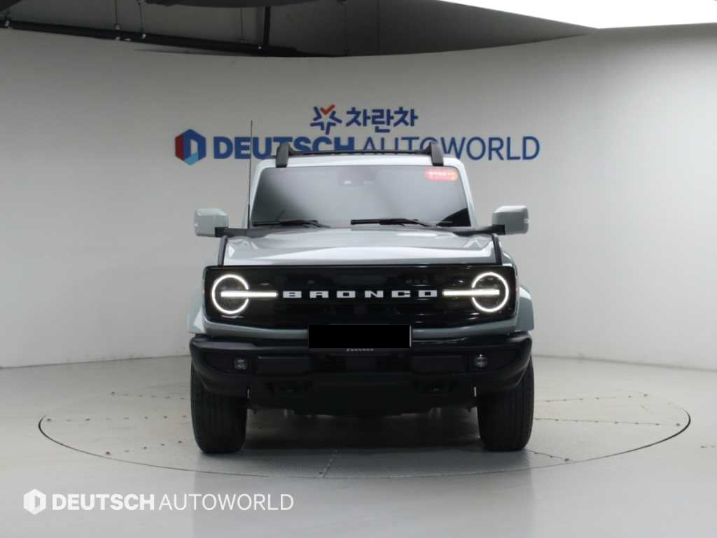 Ford Bronco — photo 03