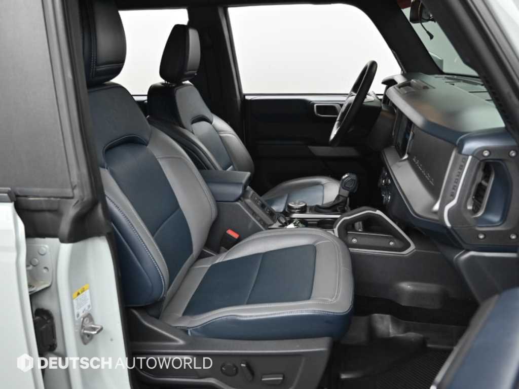 Ford Bronco — photo 10