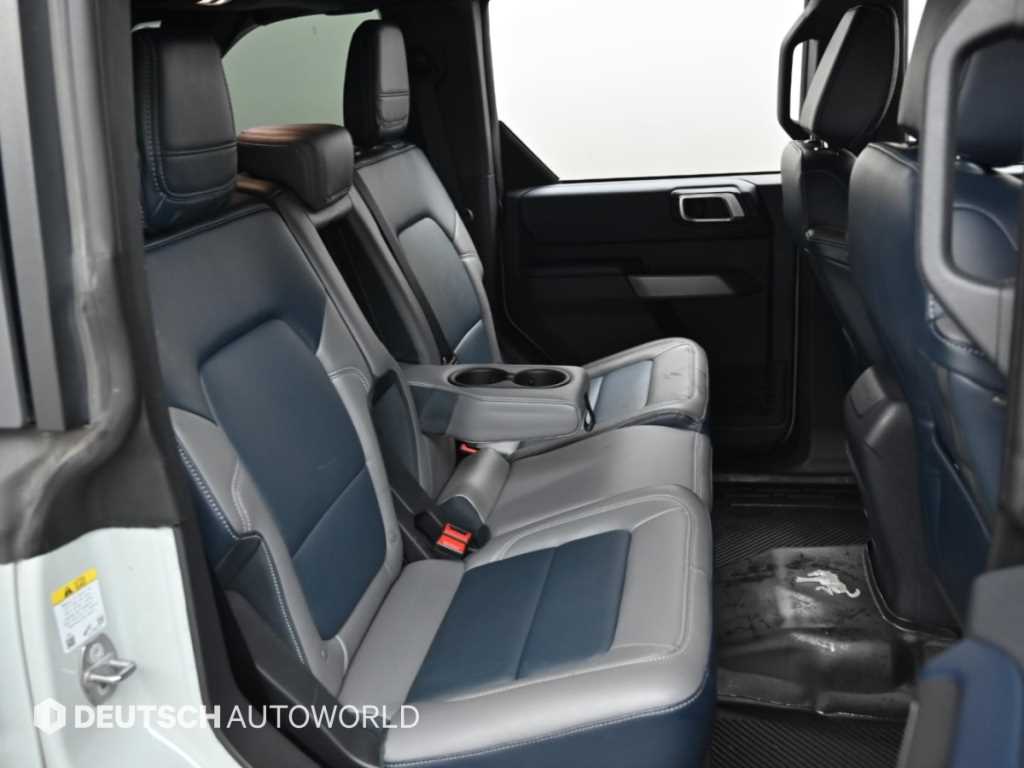 Ford Bronco — photo 12