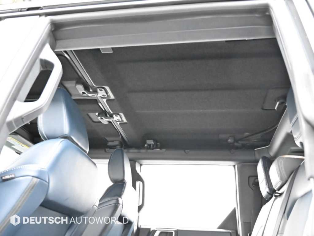 Ford Bronco — photo 18