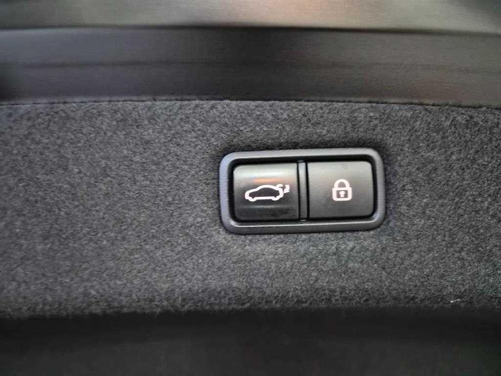 Genesis G90 — photo 17