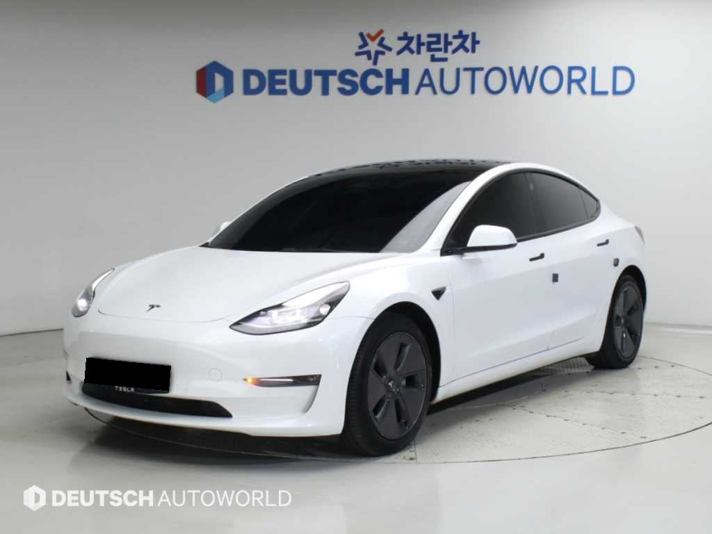 Tesla Model 3 — photo 01
