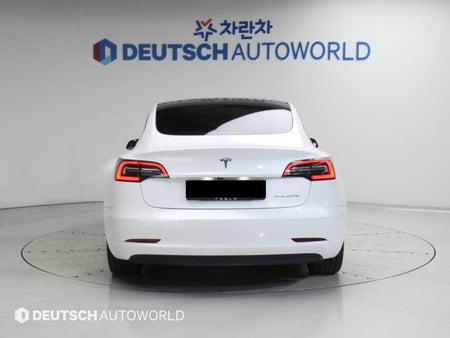 Tesla Model 3 — photo 04