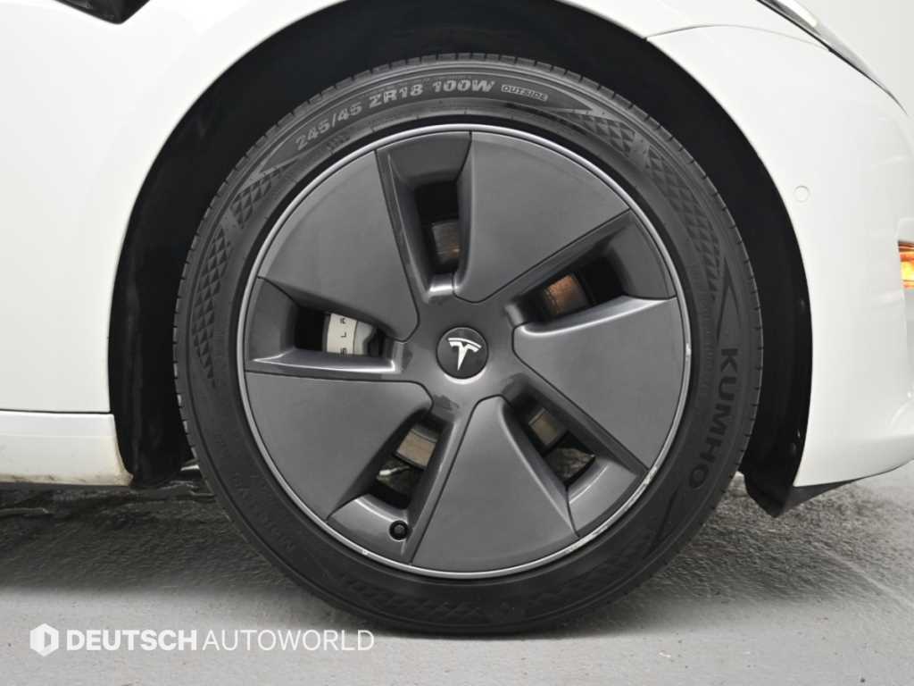 Tesla Model 3 — photo 05