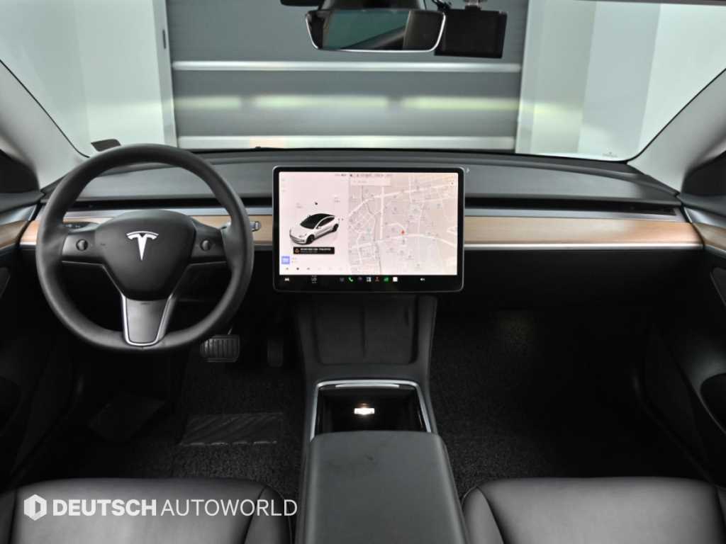 Tesla Model 3 — photo 07