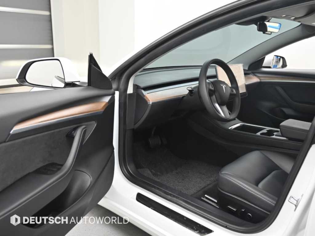 Tesla Model 3 — photo 11