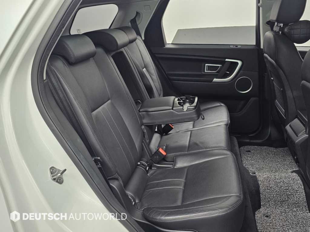 Land Rover Discovery Sport — photo 12