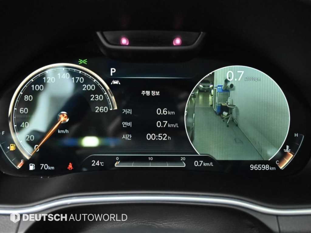 Genesis GV80 — photo 08