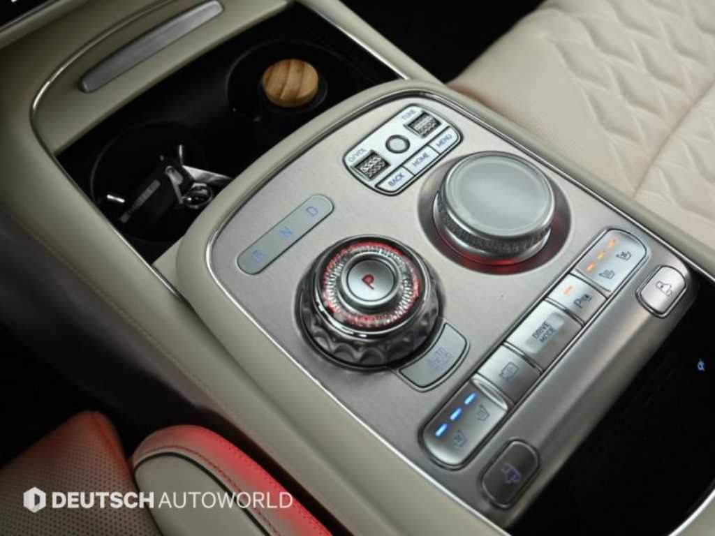 Genesis G90 — photo 09