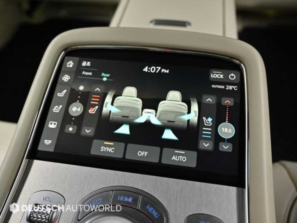 Genesis G90 — photo 16