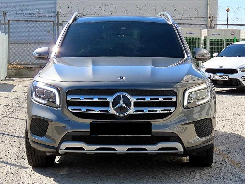 Mercedes-Benz GLB-Class — photo 01