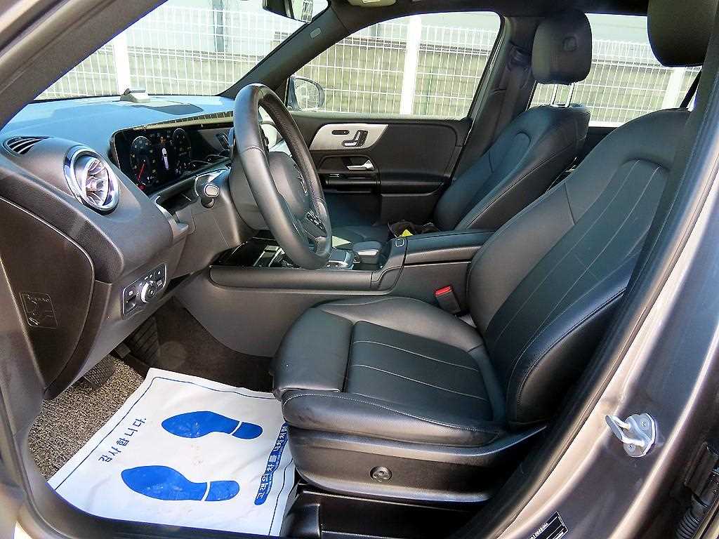 Mercedes-Benz GLB-Class — photo 05