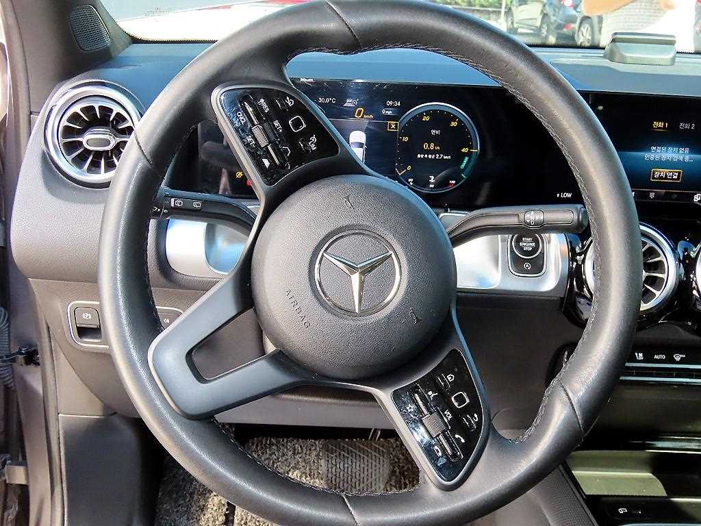 Mercedes-Benz GLB-Class — photo 08