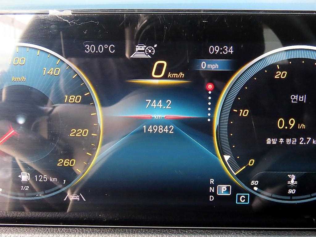 Mercedes-Benz GLB-Class — photo 09