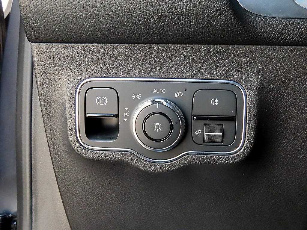 Mercedes-Benz GLB-Class — photo 12