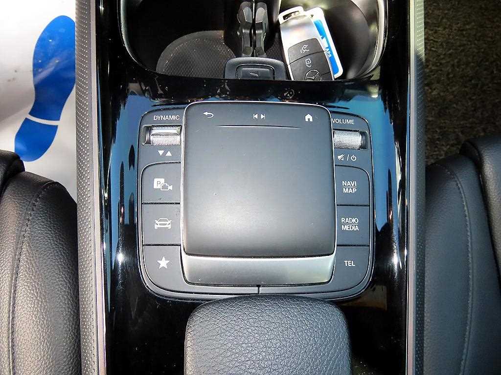 Mercedes-Benz GLB-Class — photo 13