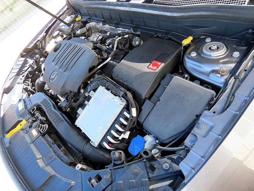 Mercedes-Benz GLB-Class — photo 19