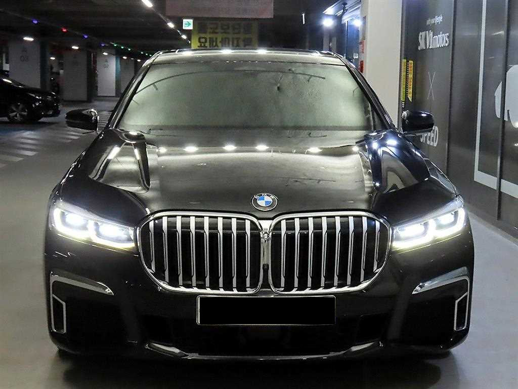 BMW 7-Series — photo 02