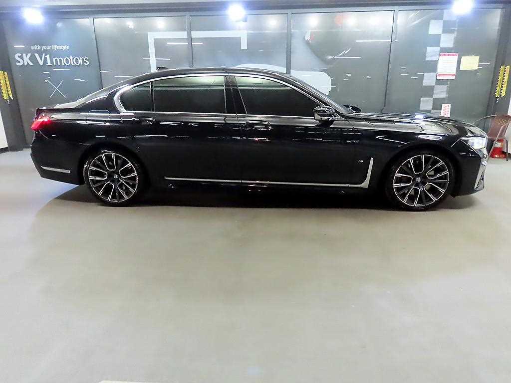 BMW 7-Series — photo 03