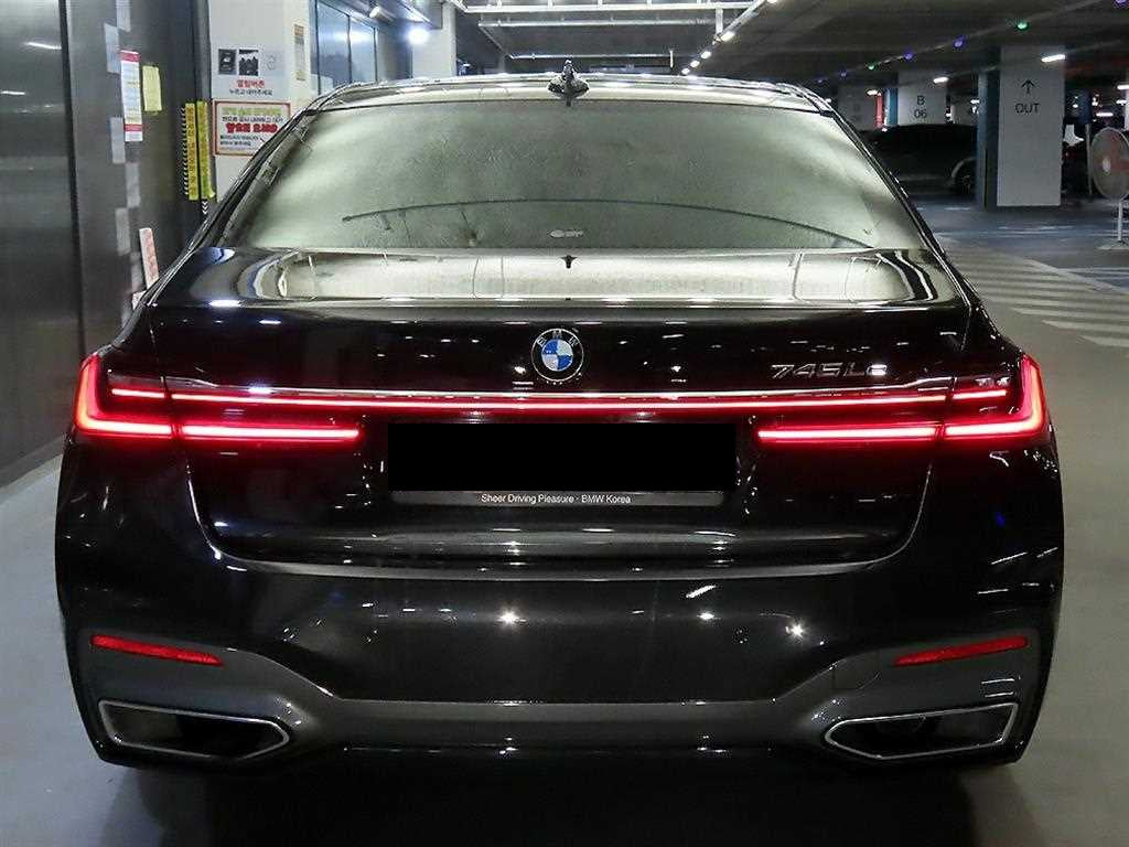 BMW 7-Series — photo 05