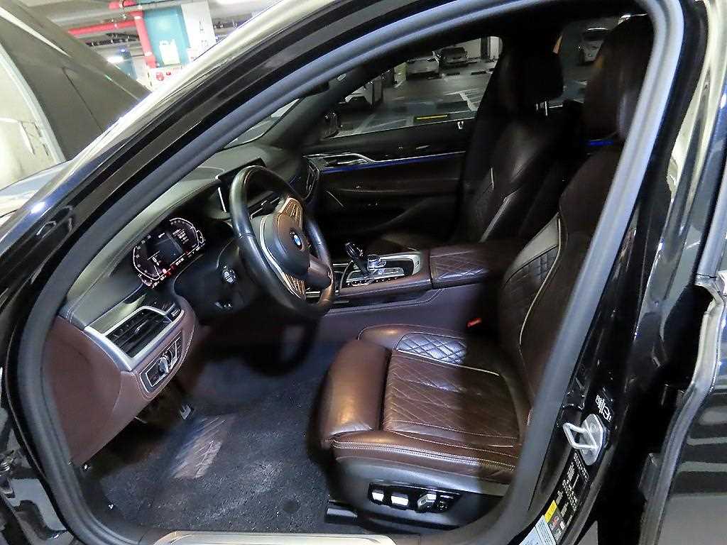 BMW 7-Series — photo 06