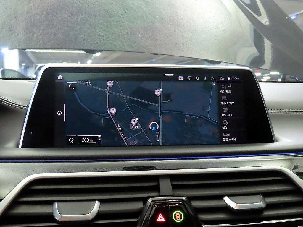 BMW 7-Series — photo 13