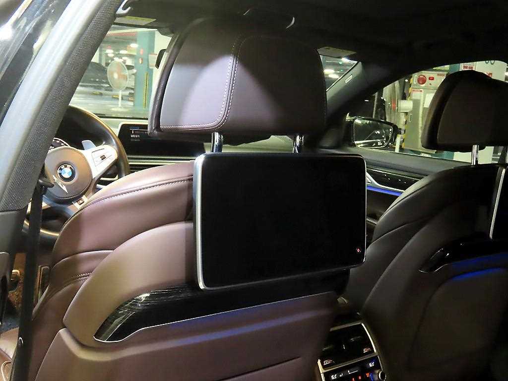 BMW 7-Series — photo 15