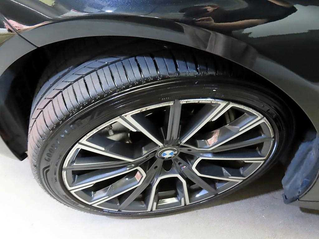 BMW 7-Series — photo 20